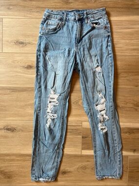 Wild Fable Women’s Distressed Light Blue High Rise Mom Jeans. Size 00.